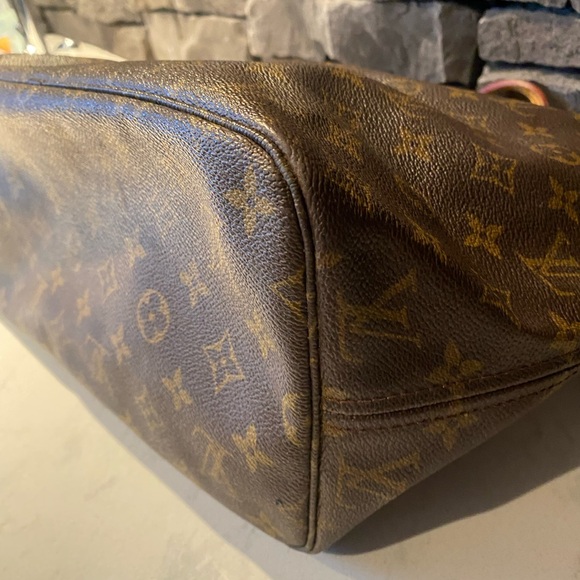 Authentic Louis Vuitton Neverfull MM - Picture 3 of 10